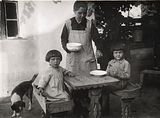 Ebdoszts gyermekeknek, Kiskunhalas. Vargyas Lajos felvtele, 1939, Tj- s Npkutat tbor. 